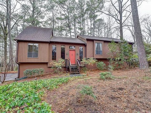 3rd image of 3037 Leafwood Dr SE