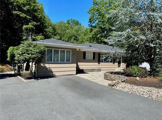 59 S Airmont Rd, Suffern, NY 10901