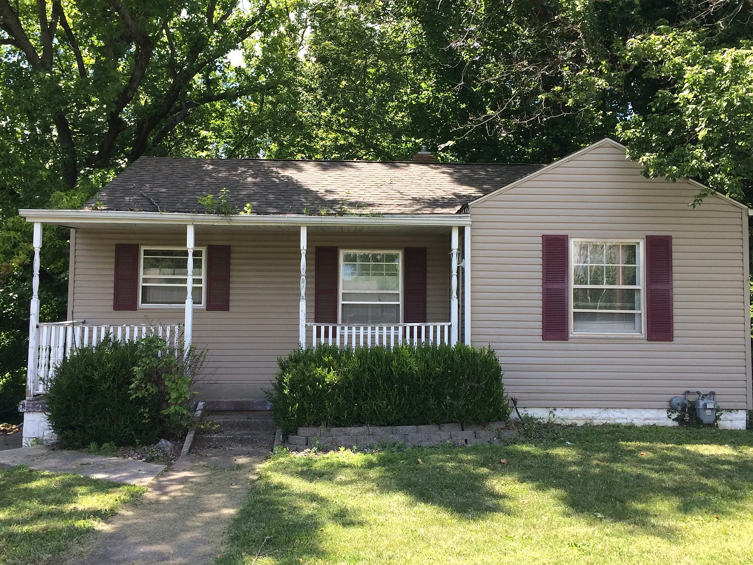 9325 Circle Dr photo 1