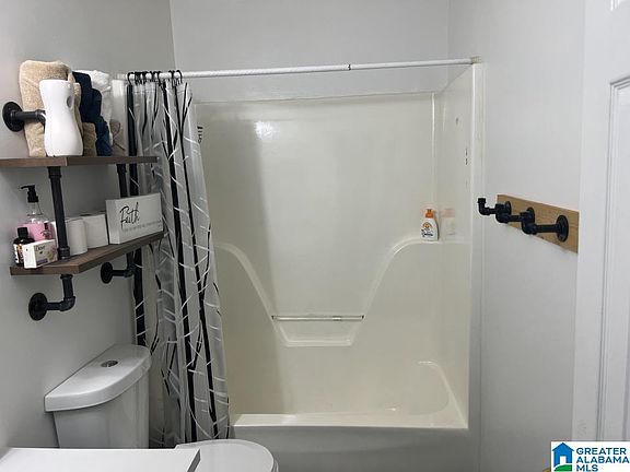 5th image of 561 Forest Park Dr