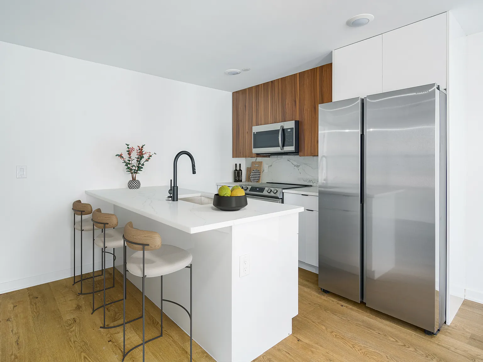 2 bed, 1.5 bath, 819 sqft, $1,950 — Photo 3