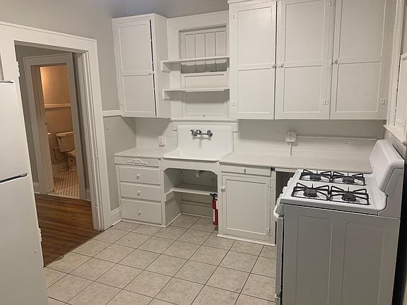 2nd image of 726 E Lime St #2