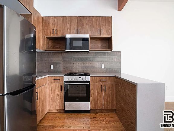 2nd image of 109 Bruckner Blvd #604