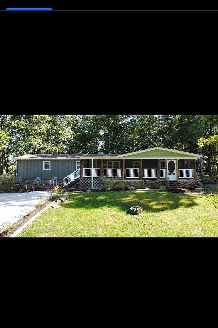 3 bed, $1,695 — Photo 1