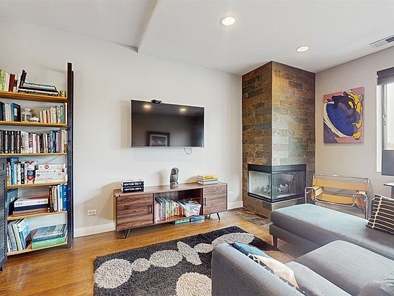 3rd image of 1445 W Grand Ave #3E