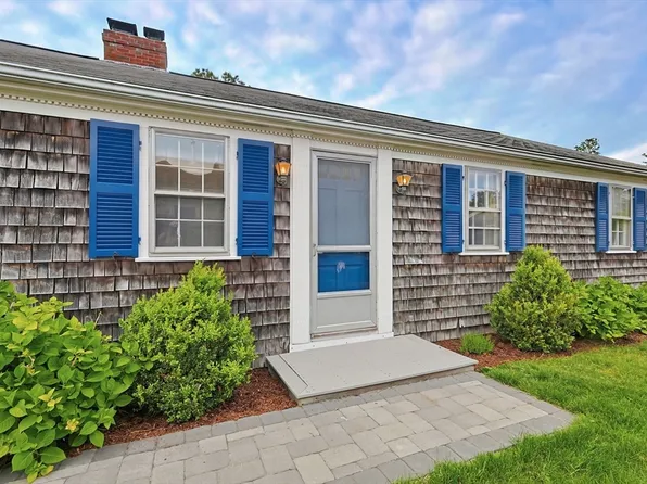 10 Holiday Ln, Dennis Port, MA 02639