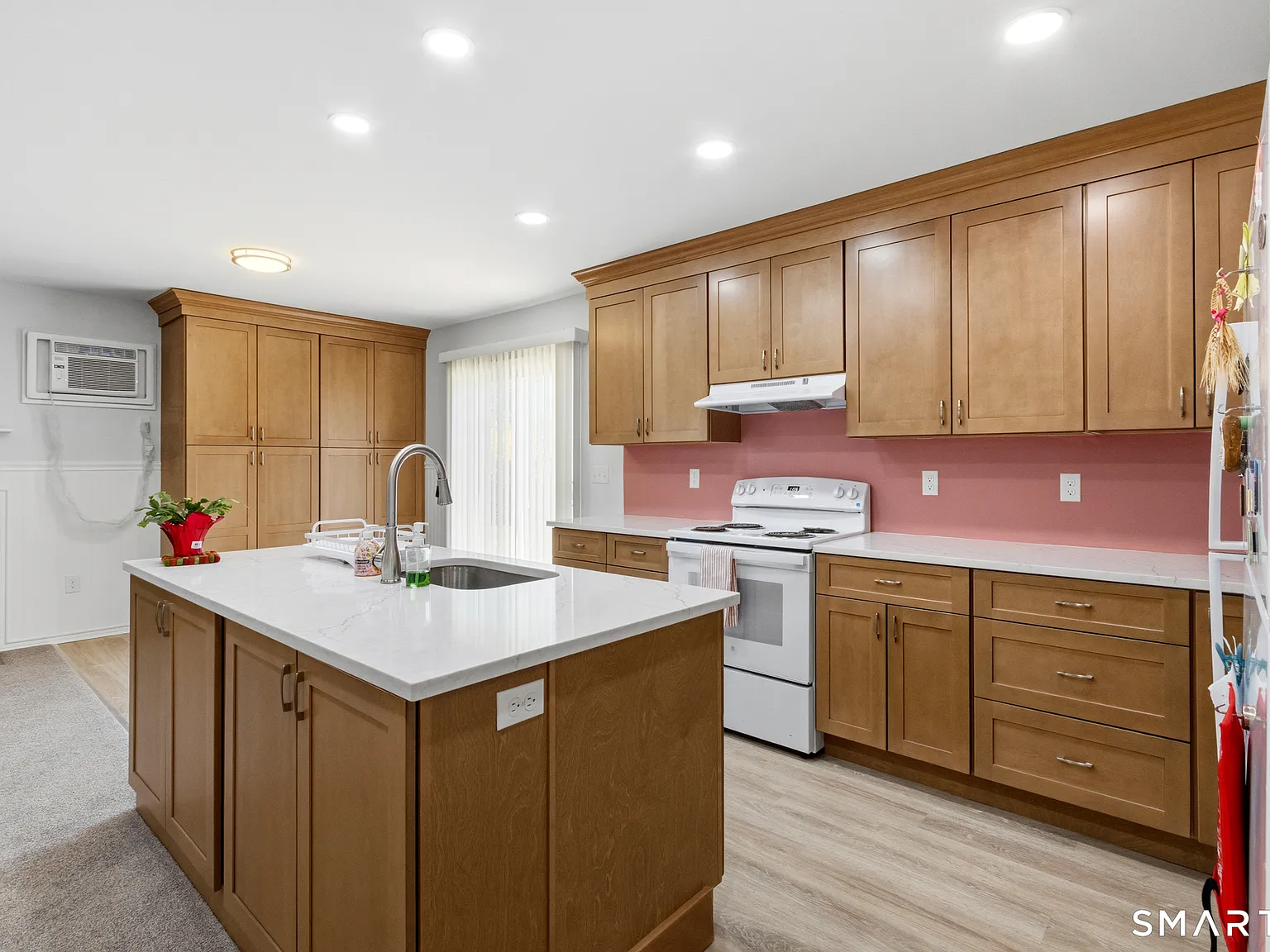 3 bed, 1970 sqft, $3,650 — Photo 2