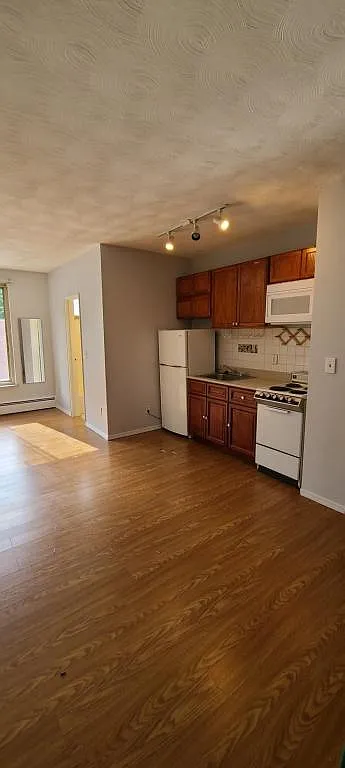 724 Delta Ave. Apt. 16 — Photo 3