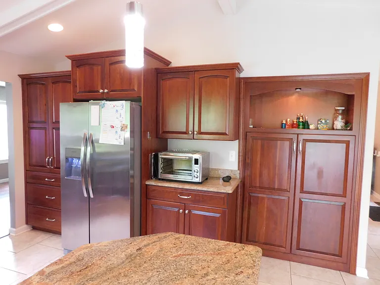 2208 Niagara Dr — Photo 3