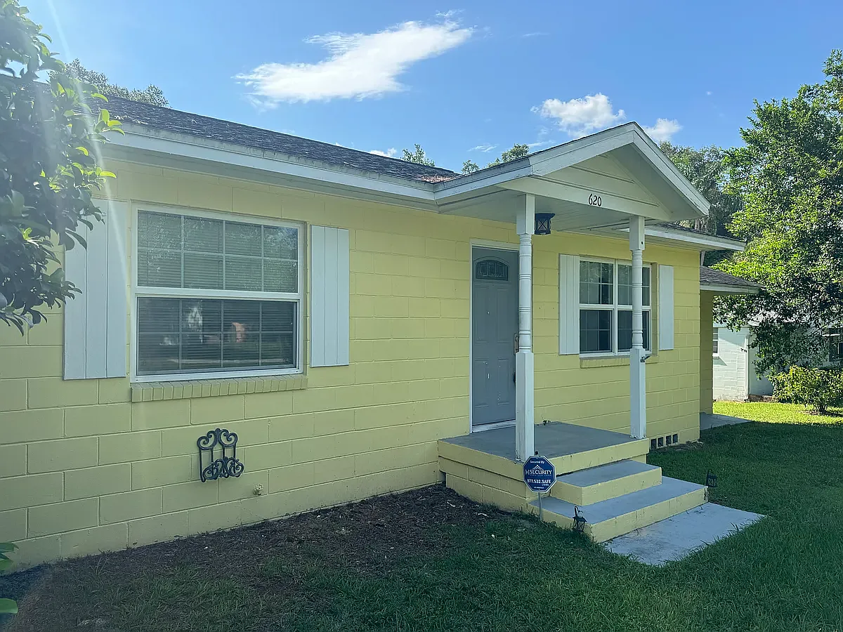 3 bed, 800 sqft, $1,575 — Photo 1