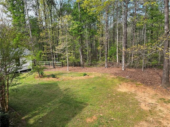 633 Forest Pine Dr, Ball Ground, GA 30107
