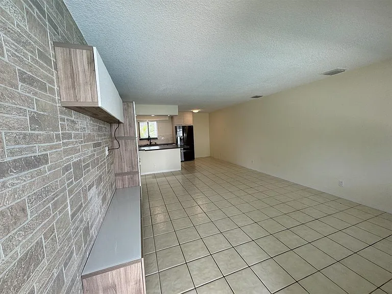 1101 NE 18th Ct #1 — Photo 1