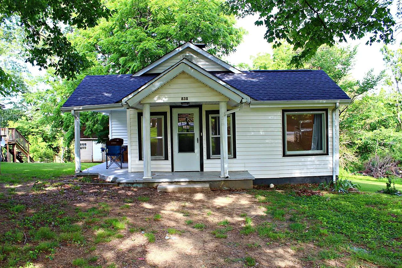 2 bed, 998 sqft, $950 — Photo 1
