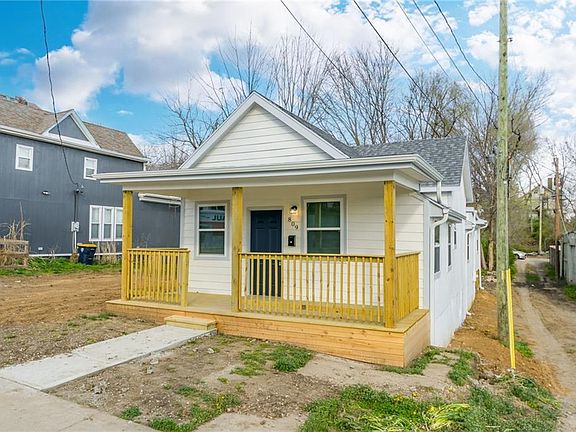 3rd image of 809 Gladstone Ave