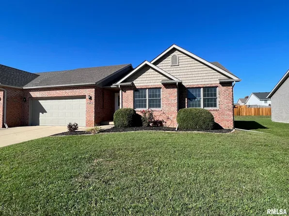 1919 English Oak, Washington, IL 61571