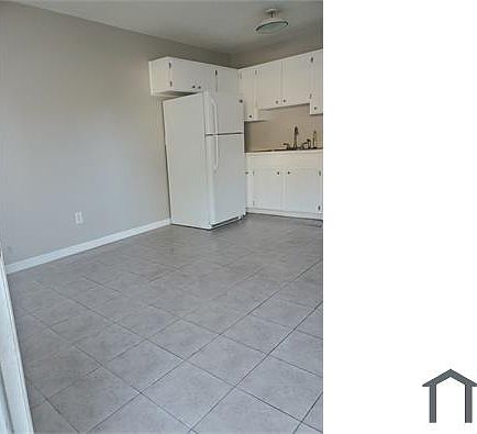 2nd image of 2906 E 22nd Ave #B