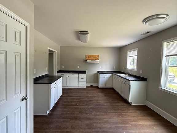 5th image of 800 E Gordon Street
