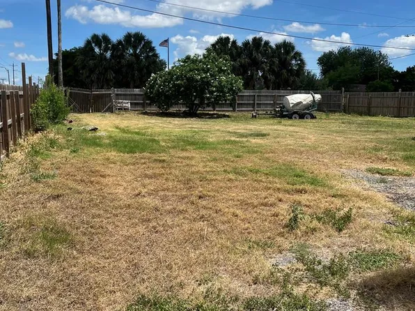 4 Riverside Blvd, Brownsville, TX 78520