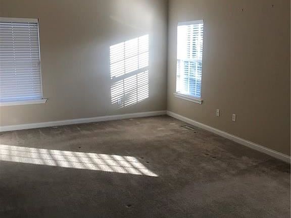 5th image of 860 Magnolia Oval