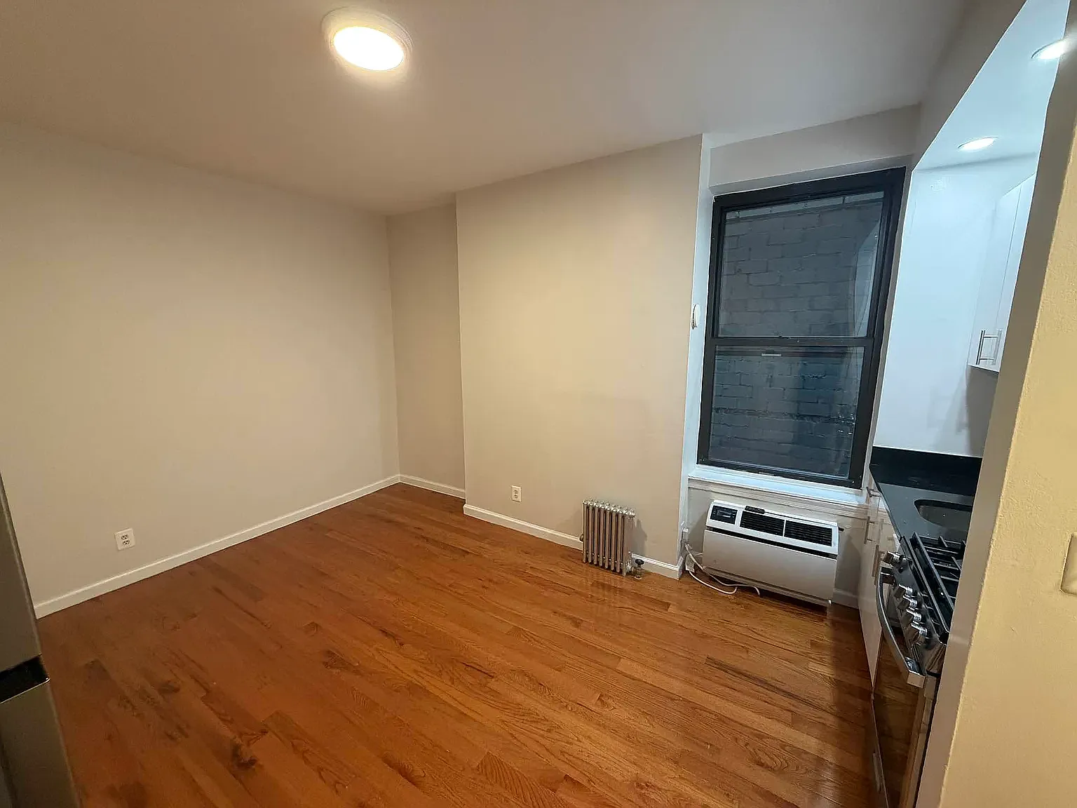 11 East 32nd Street — Photo 2