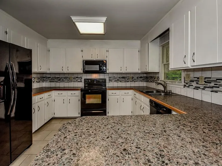 7730 Deer Track Dr — Photo 16