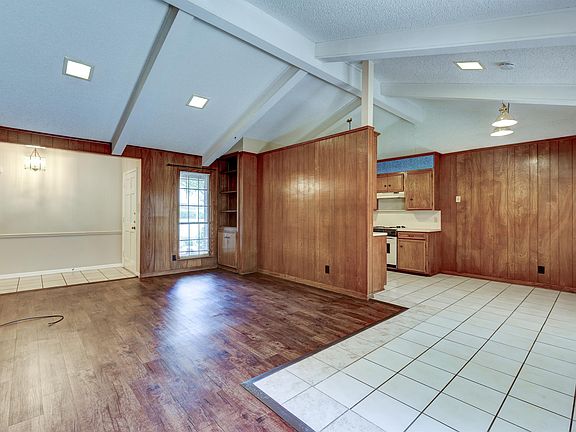2nd image of 314 Top Hill Dr #314