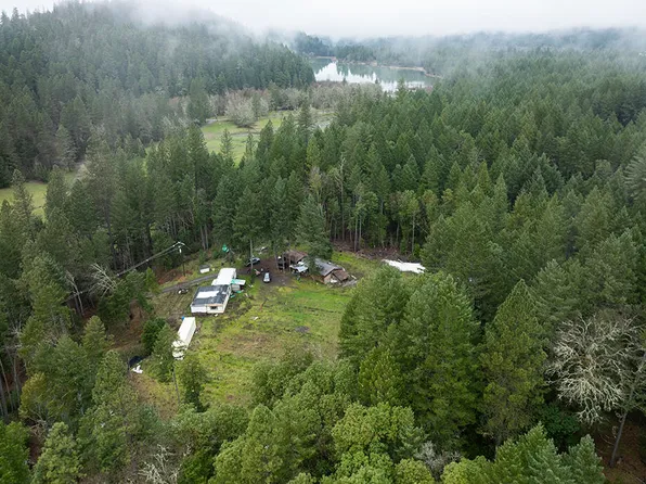 265 McMullen Creek Rd, Selma, OR 97538