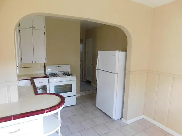 Studio, 560 sqft, $1,695 — Photo 3