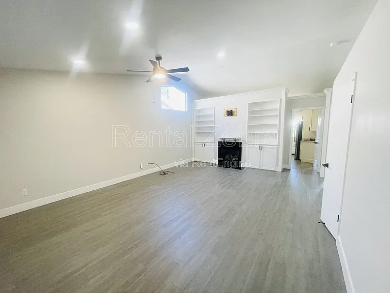 423 El Portal Ct — Photo 3