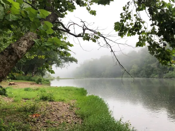 54 Turtle Bch, Hinton, WV 25951