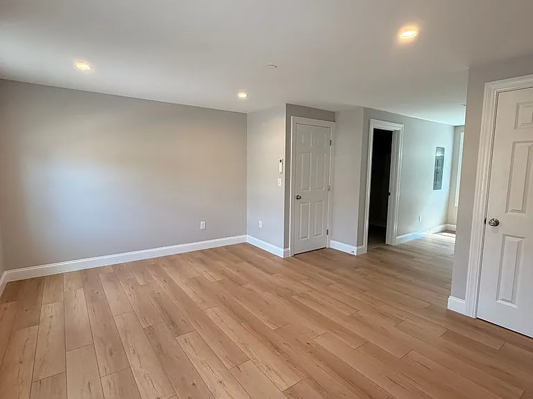 439 Main St — Photo 22