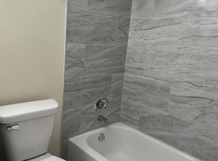 702 W Huntington Commons Rd APT 3B, Mount Prospect, IL 60056