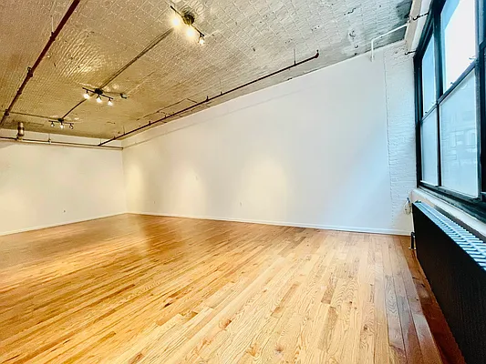 Rented by Real Street Inc | media 14