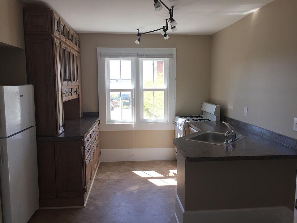 2nd image of 414 Waukazoo Ave APT 4