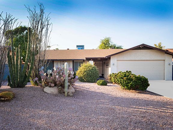 3rd image of 3526 E Larkspur Dr
