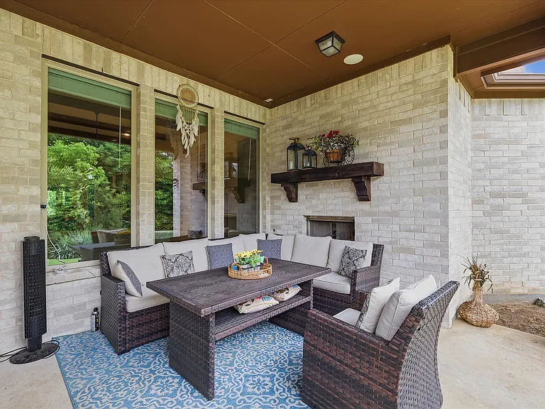 616 Lake Cove Dr — Photo 35