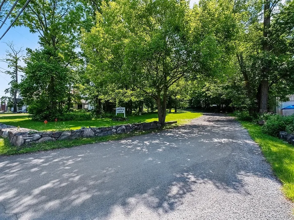 1860 E Main St #1