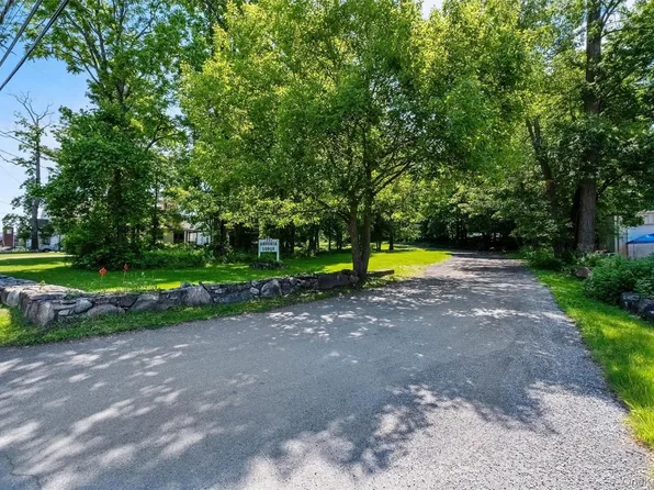1860 E Main St Floor 1, Mohegan Lake, NY 10547