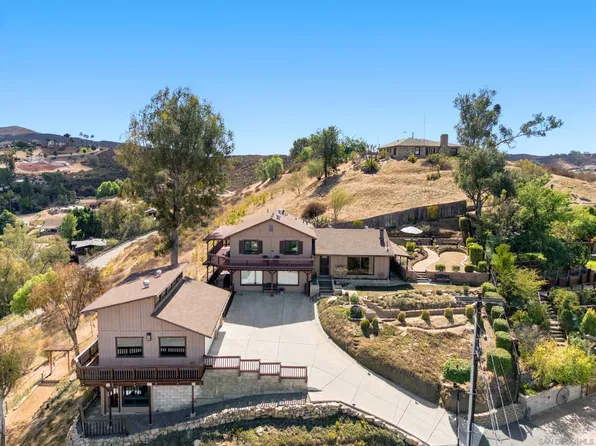 12886 Castle Court Dr, Lakeside, CA 92040