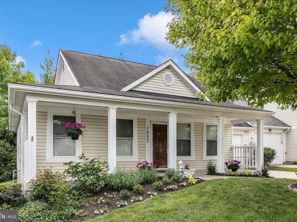 1007 Parade Ln, Mount Airy, MD 21771