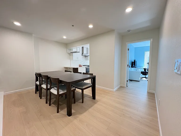 414 Galleria Dr #4 — Photo 8