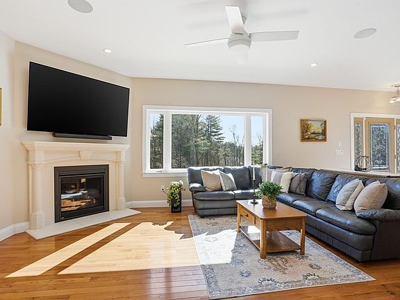 3rd image of 165 Lyman Rd