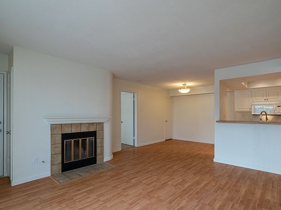 4th image of 9439 Fairgrove Ln Unit 105