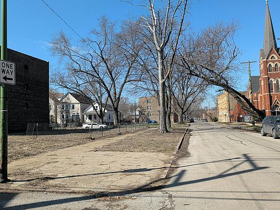 5th image of 2915 E 80th St