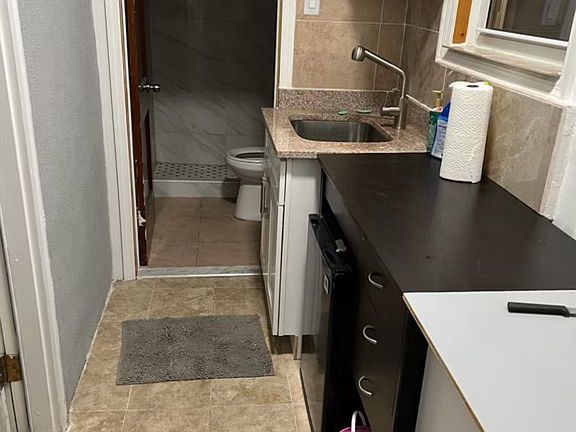 2nd image of 927 Post Ave Floor 2