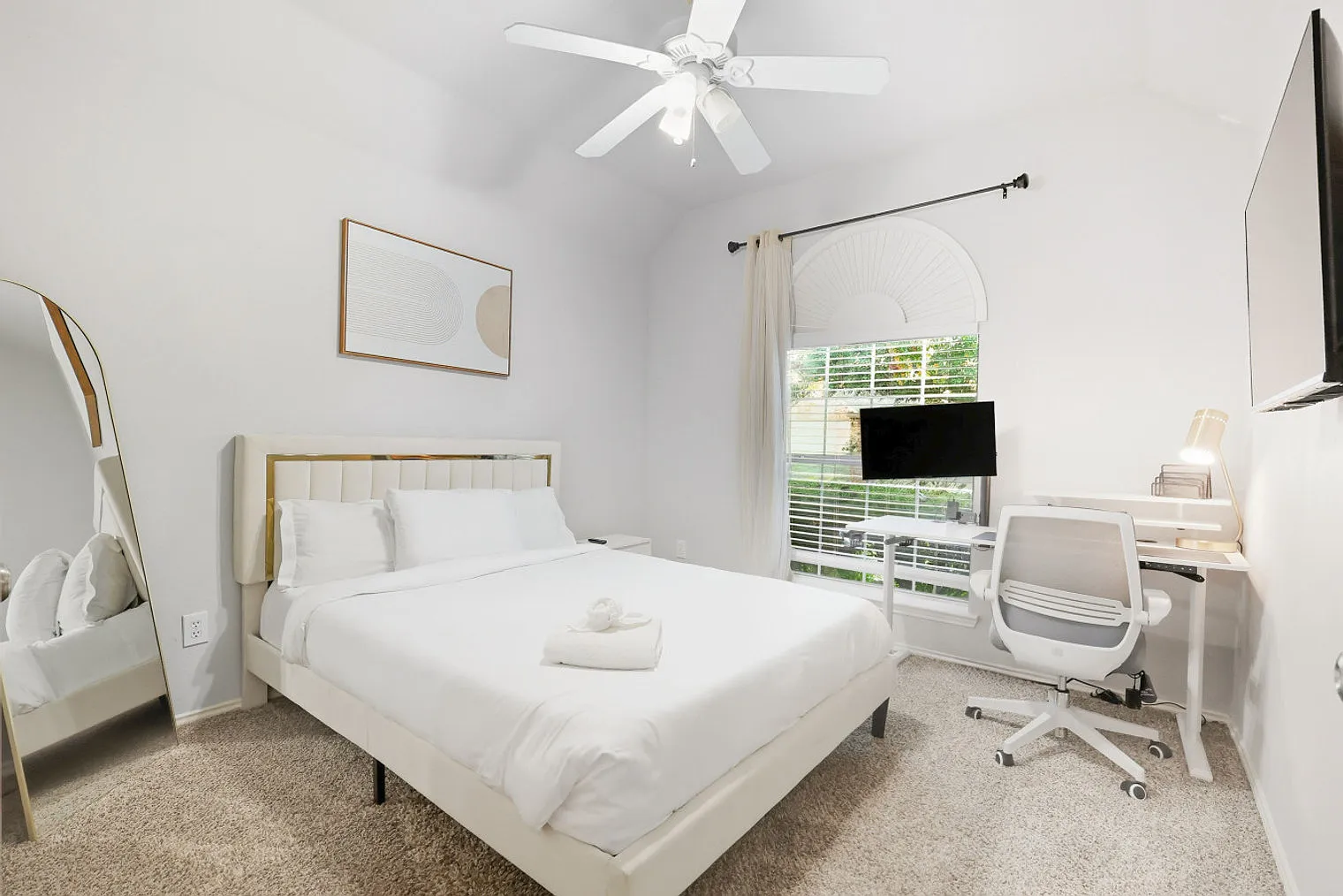 5 bed, 2.0 bath, 23153 sqft, $6,763 — Photo 3