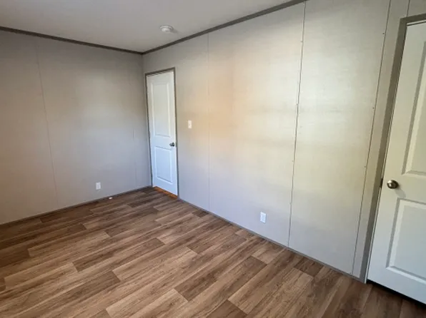 27 Crestwood Dr #116, Middletown, IN 47356