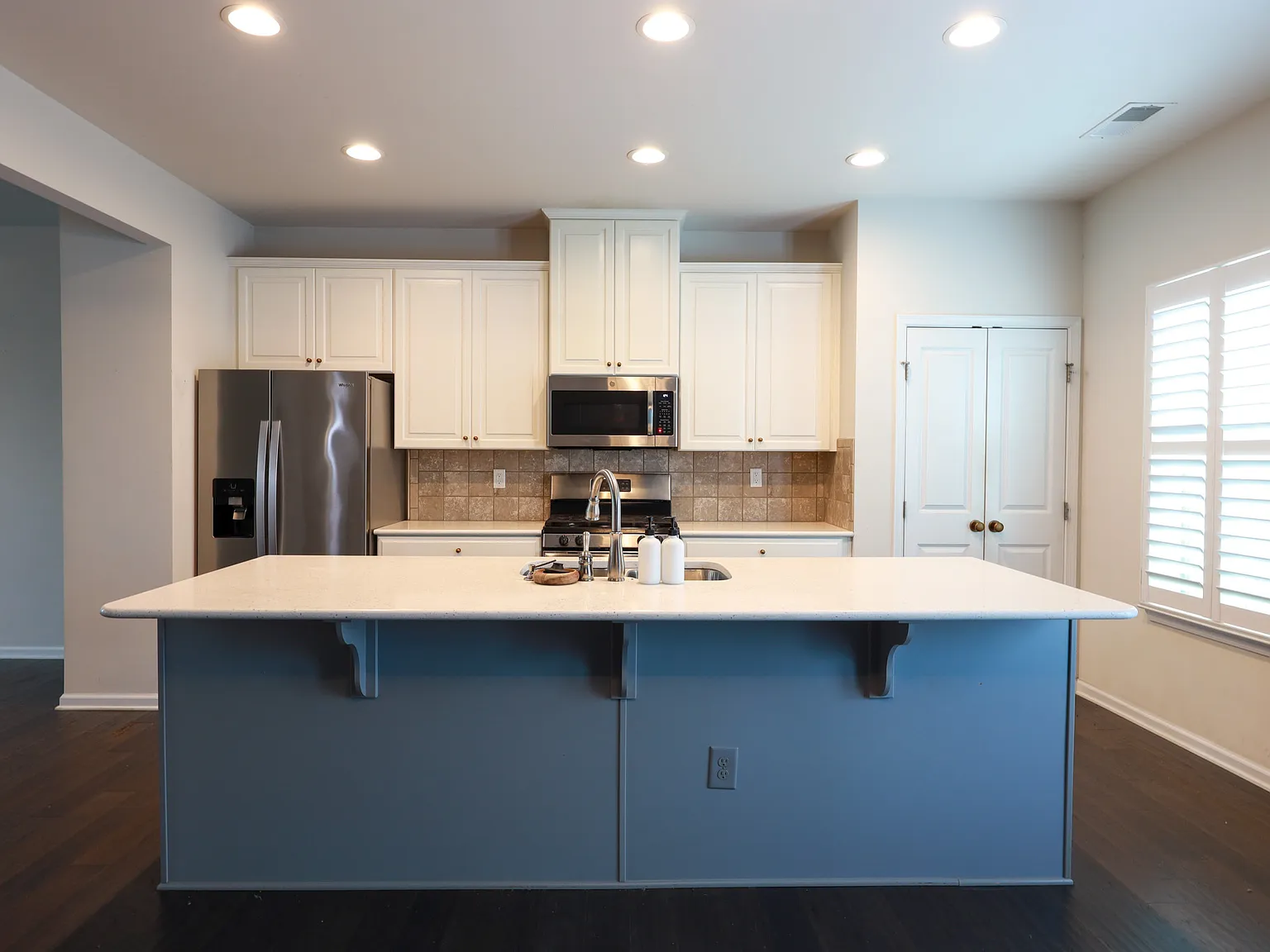 3 bed, 2.5 bath, 1740 sqft, $3,900 — Photo 3