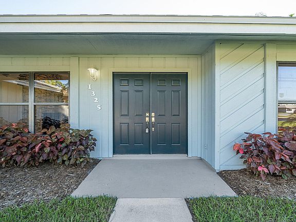 4th image of 1325 SE Floresta Drive