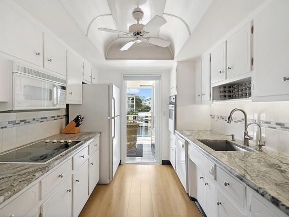 4th image of 2864 NE 33rd Court #202